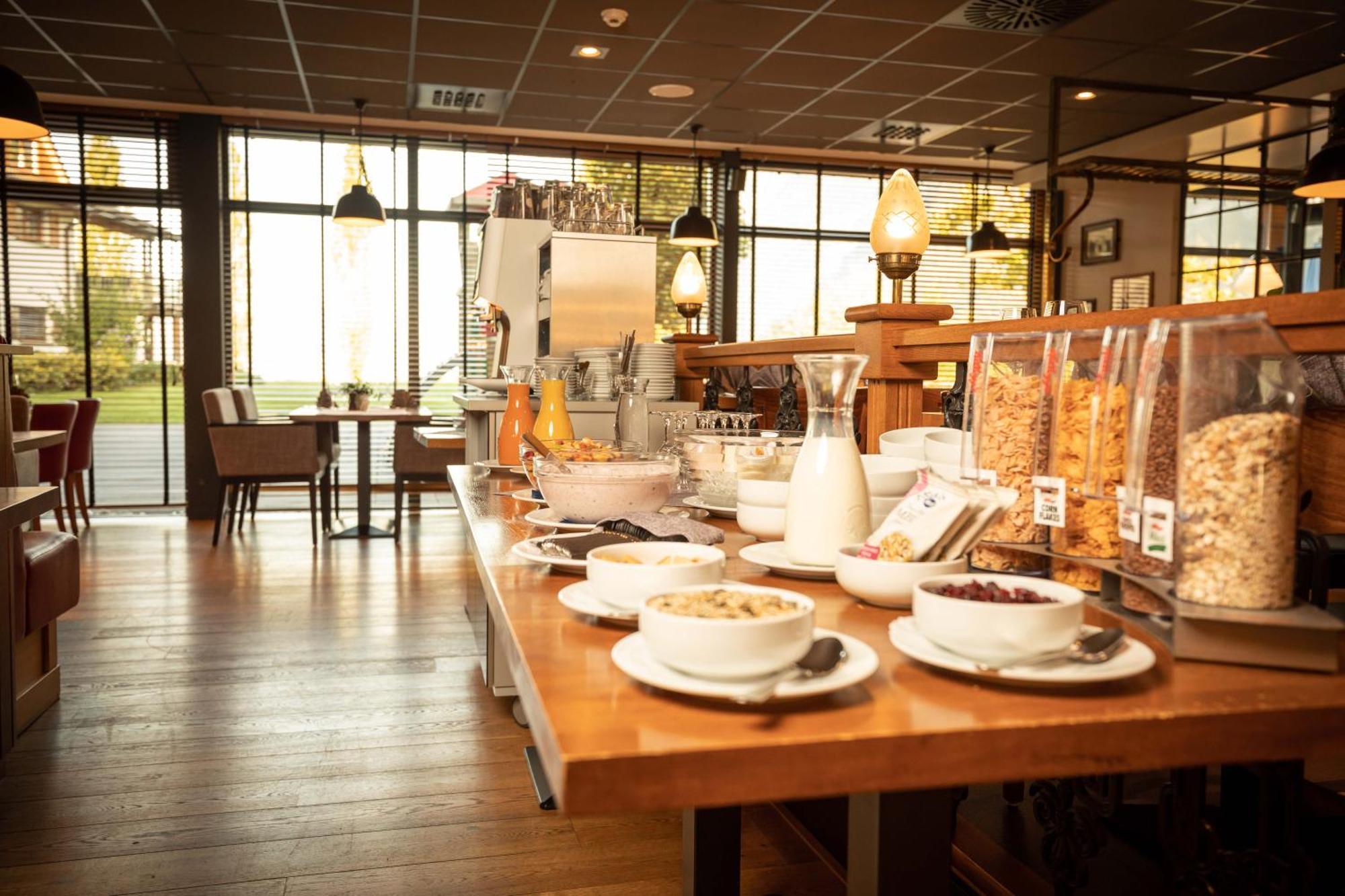 Marina Walensee Hotel Unterterzen エクステリア 写真